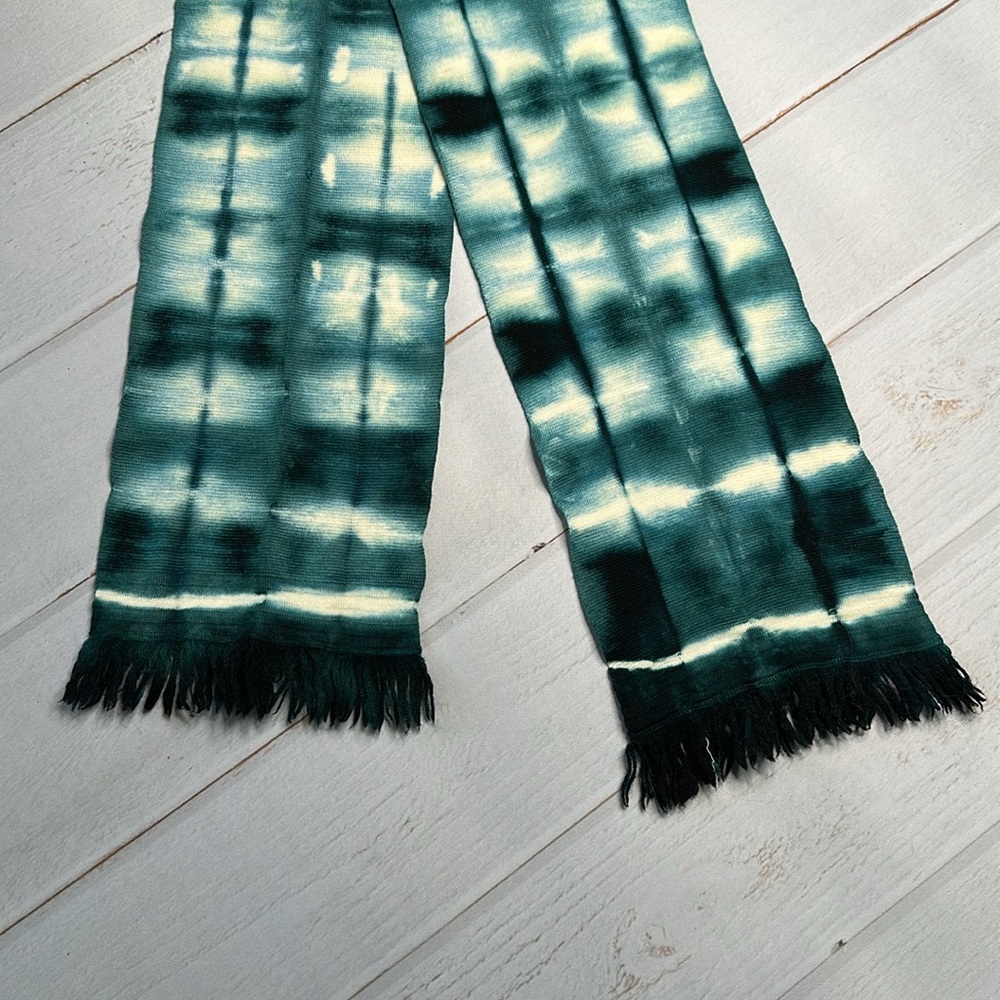 Wool scarf hand dyed green and white - Picture 3 of 12